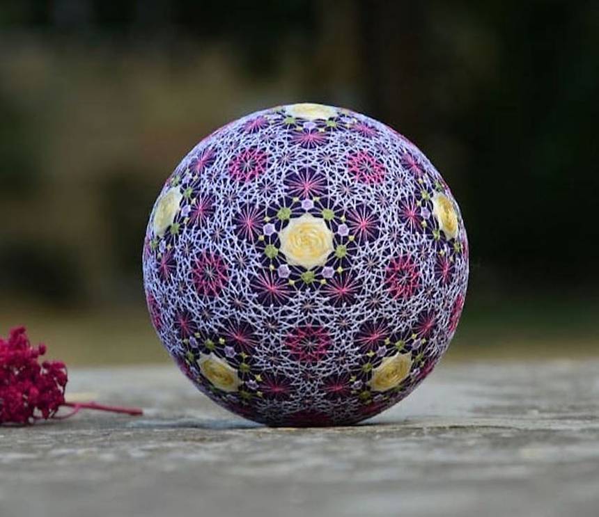 Scopri di più sull'articolo Temari: le sfere giapponesi fatte a mano che imitano forme e colori della natura