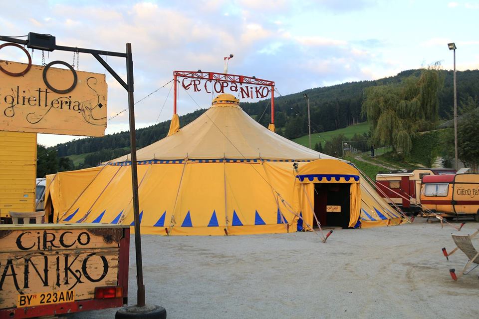 Scopri di più sull'articolo Tutto esaurito a Cagliari per il circo senza animali “Paniko”: gli artisti hanno posticipato la partenza